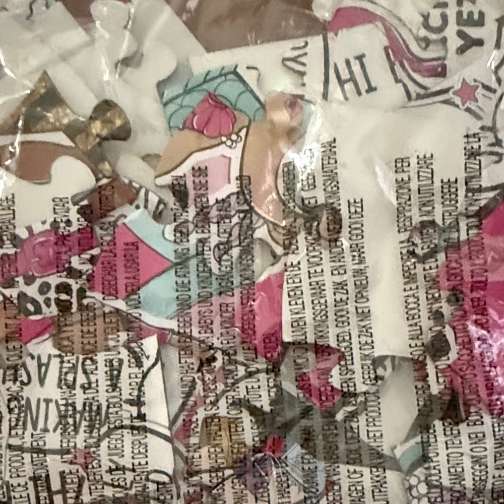 L.O.L. Surprise! Puzzle, Dominoes, and Scratch Fantastic Set - Pink, Gold, Black - Picture 4 of 4